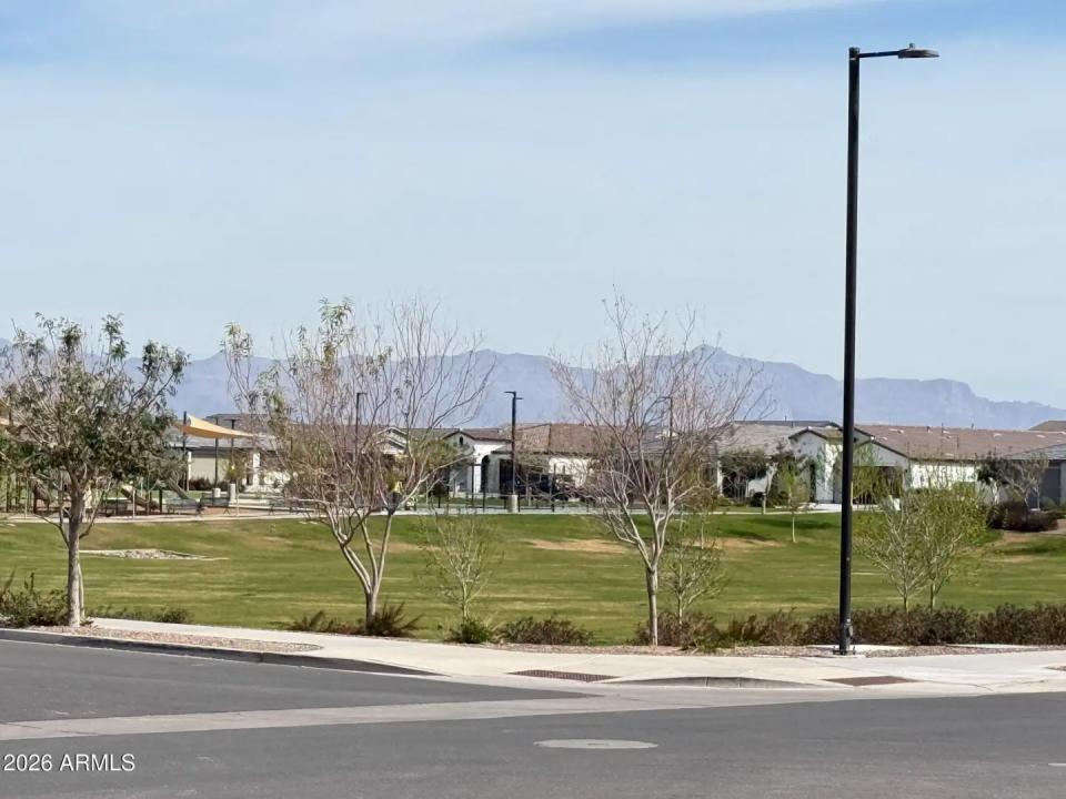 Real Estate Picture 3