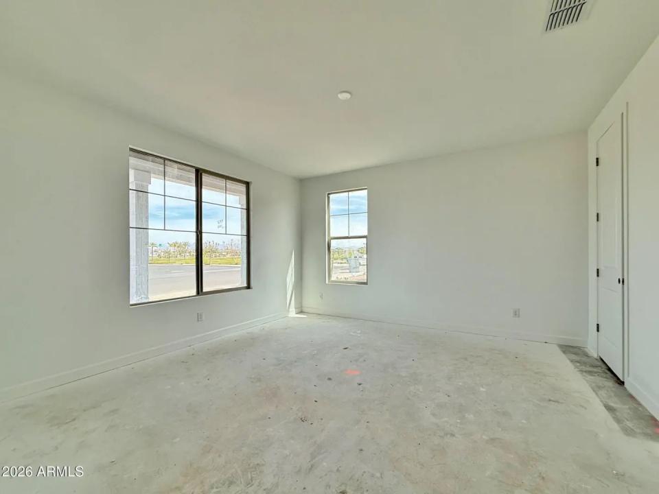 Real Estate Picture 4