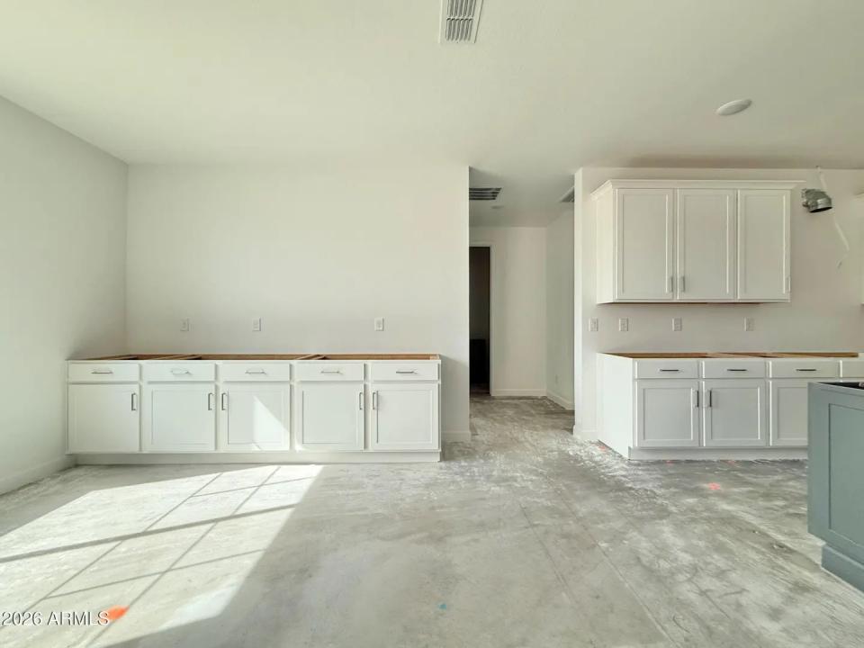 Real Estate Picture 6