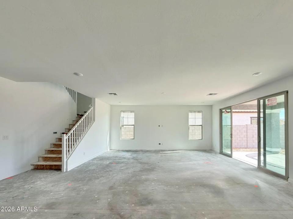 Real Estate Picture 8