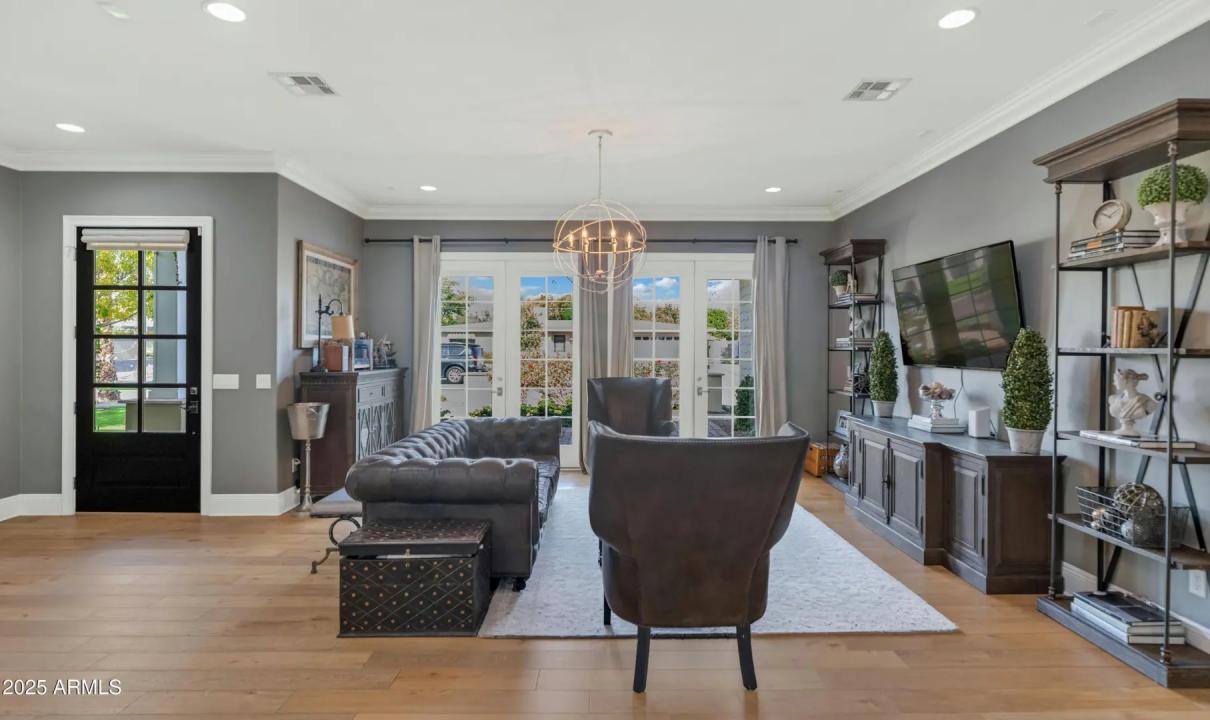 Real Estate Picture 14