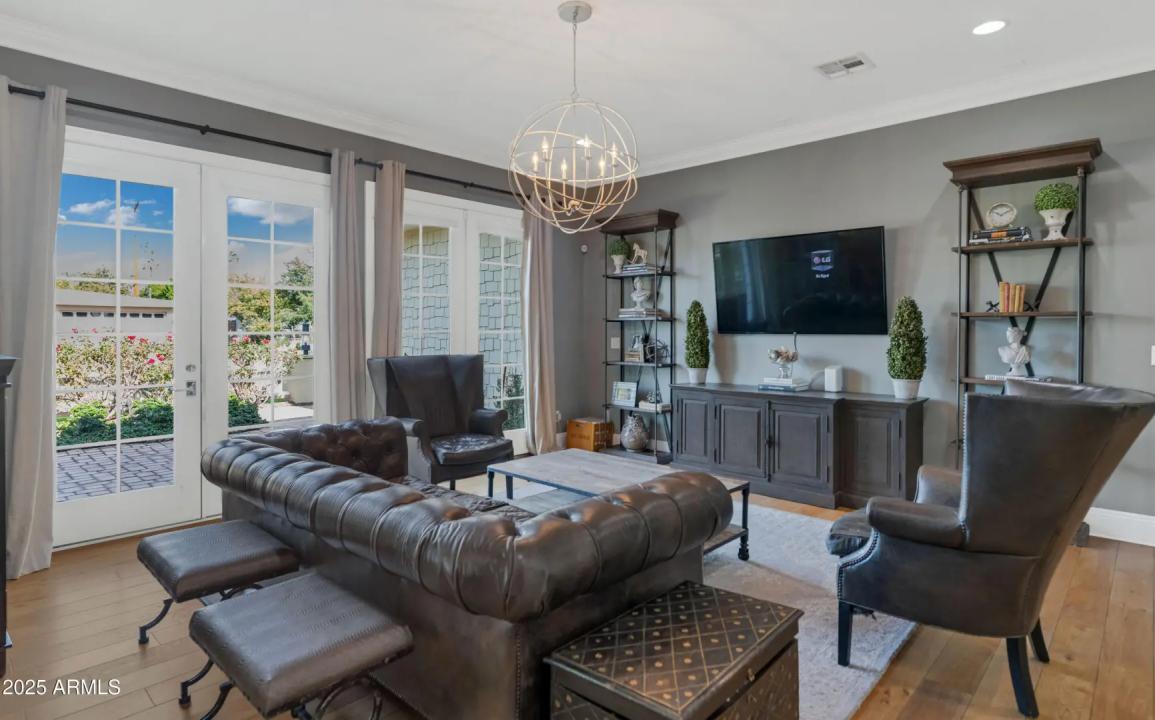 Real Estate Picture 12