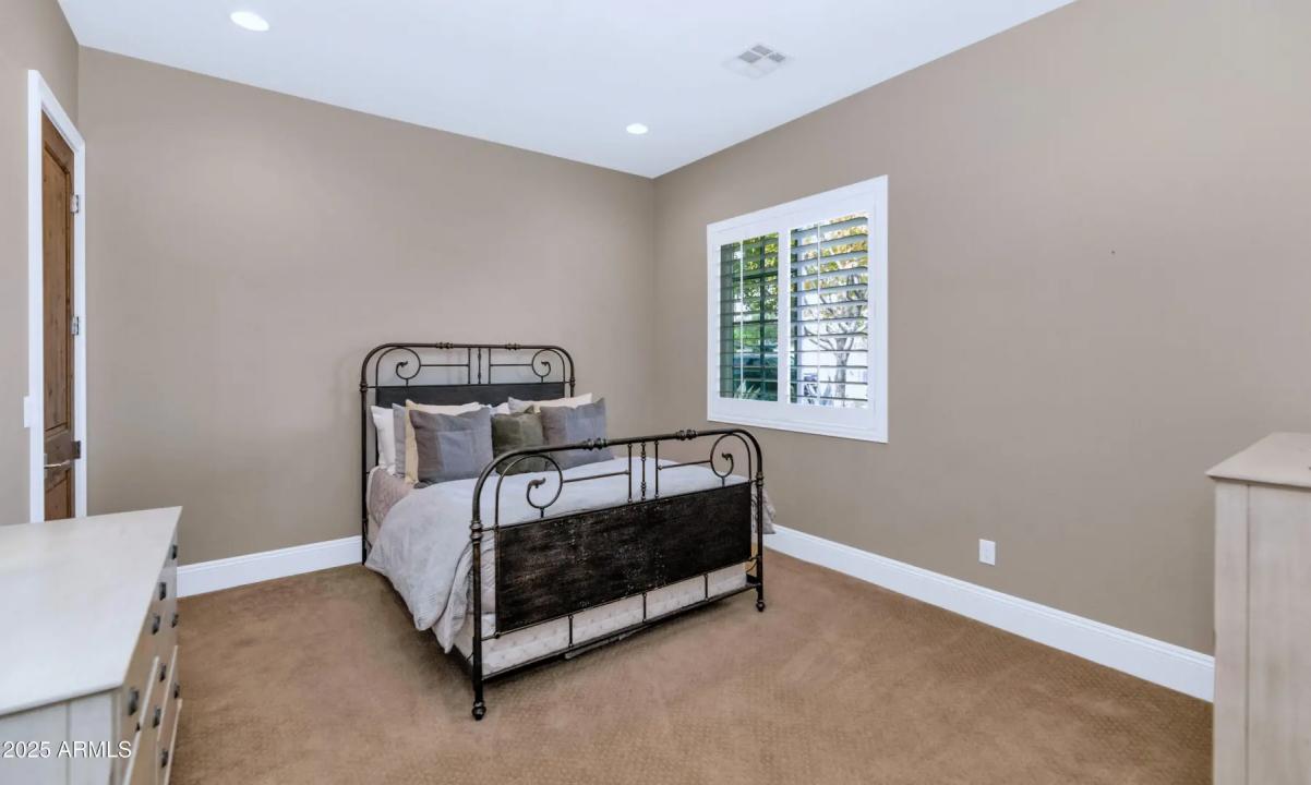 Real Estate Picture 25