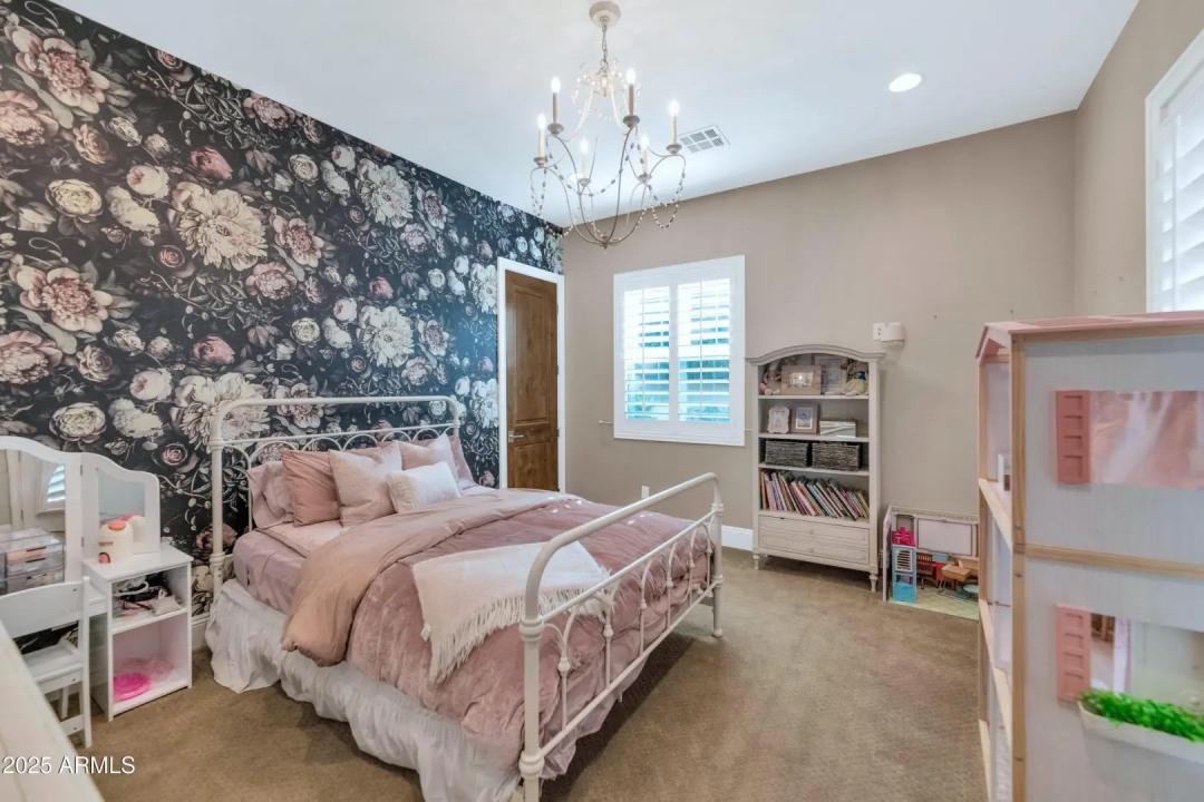 Real Estate Picture 24