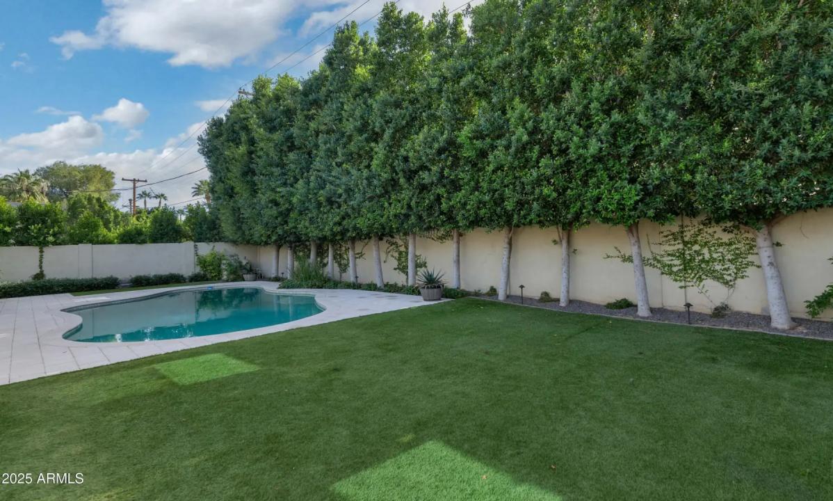 Real Estate Picture 32