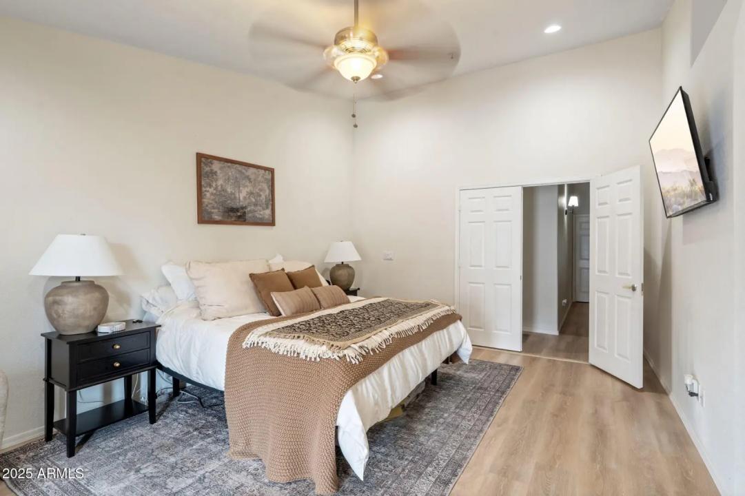 Real Estate Picture 16