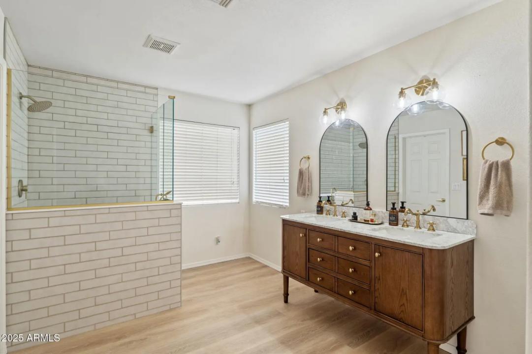 Real Estate Picture 17