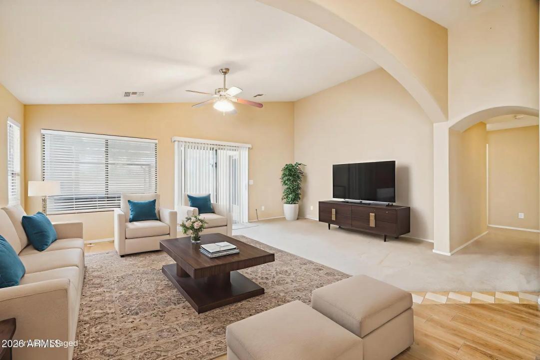 Real Estate Picture 4