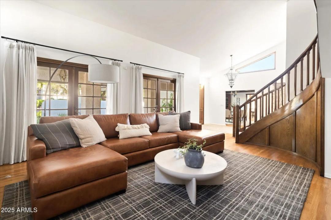 Real Estate Picture 14