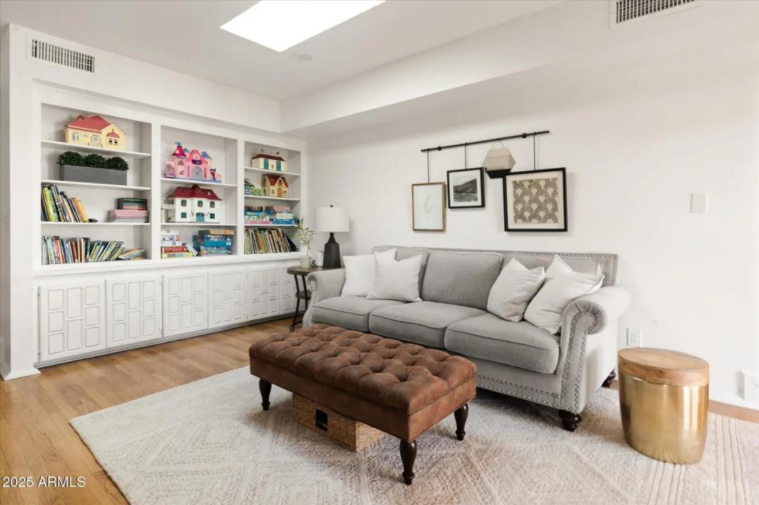 Real Estate Picture 24