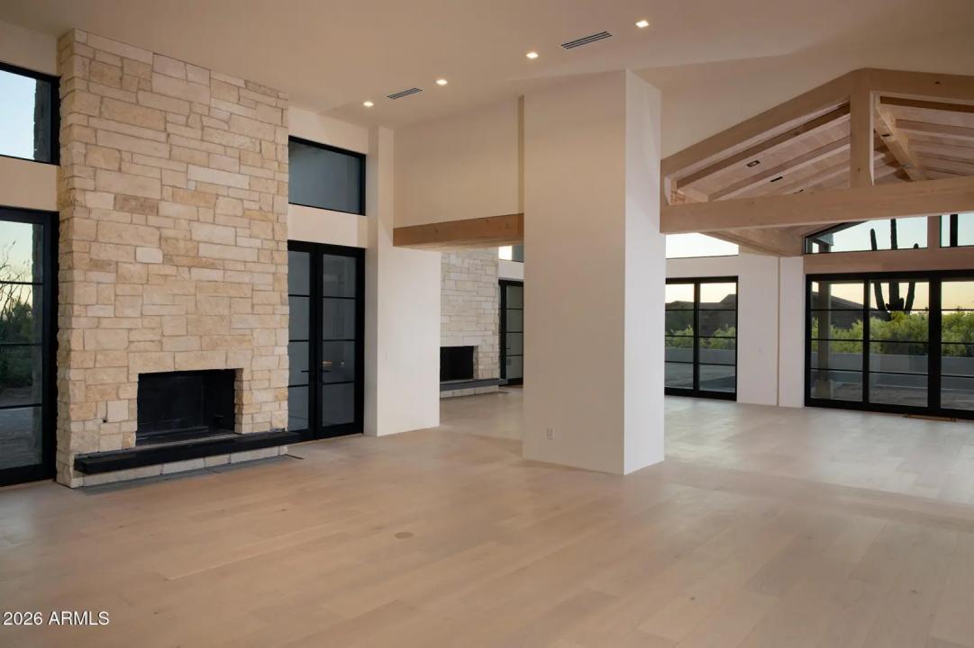 Real Estate Picture 4