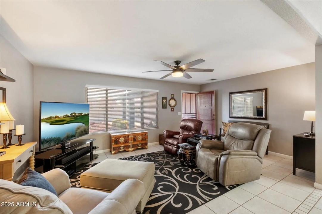 Real Estate Picture 4