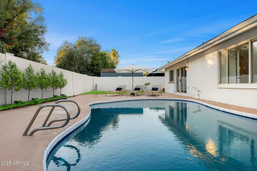 Real Estate Picture 5