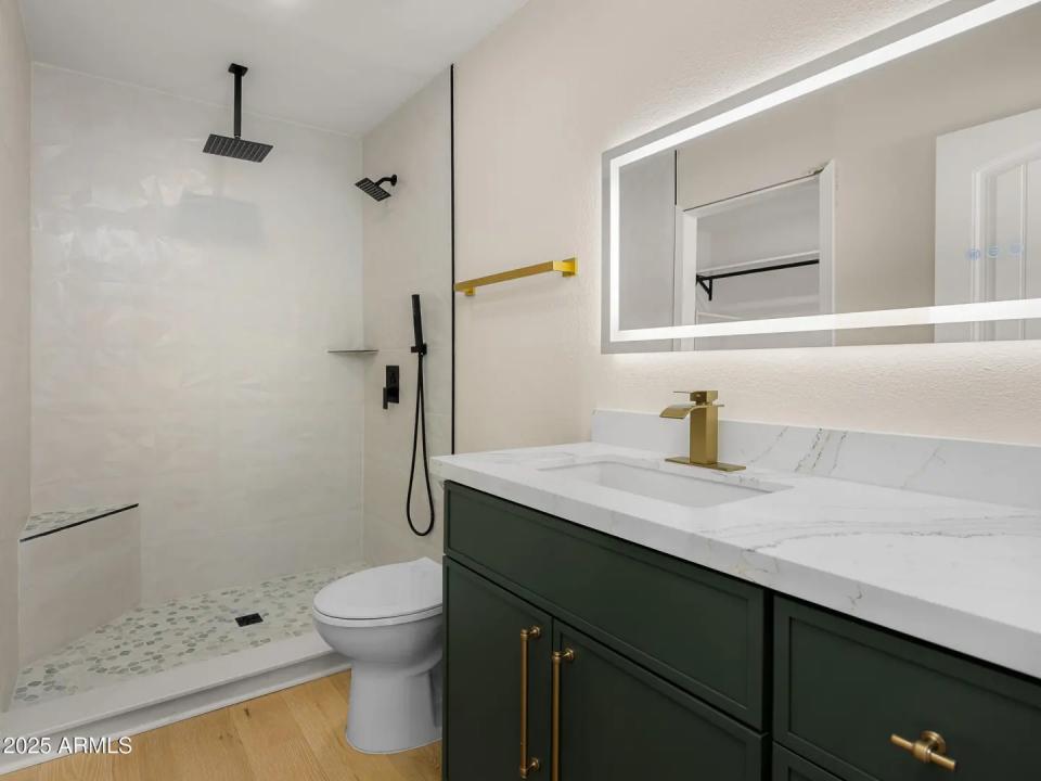 Real Estate Picture 8