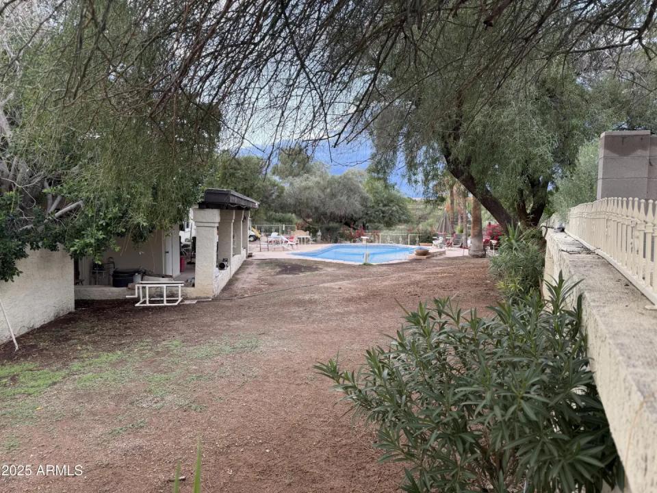 Real Estate Picture 3