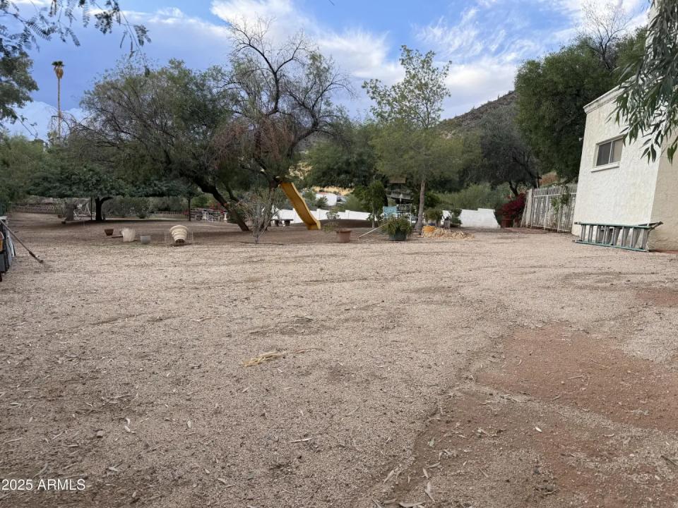 Real Estate Picture 7