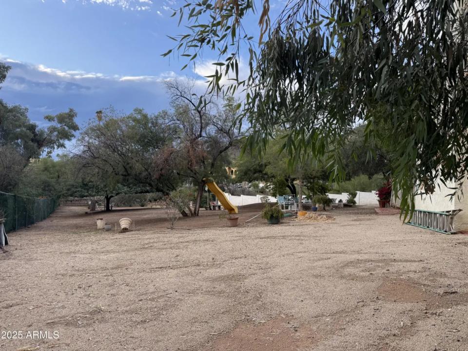 Real Estate Picture 8