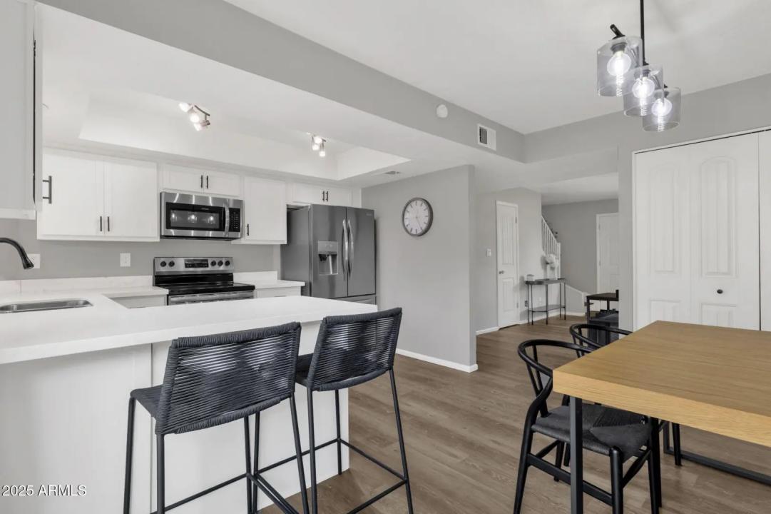 Real Estate Picture 9