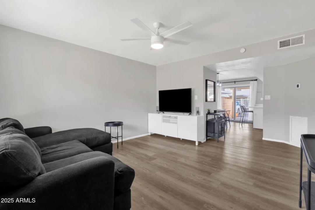 Real Estate Picture 6