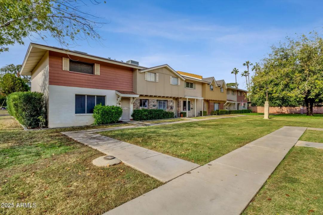 Real Estate Picture 3