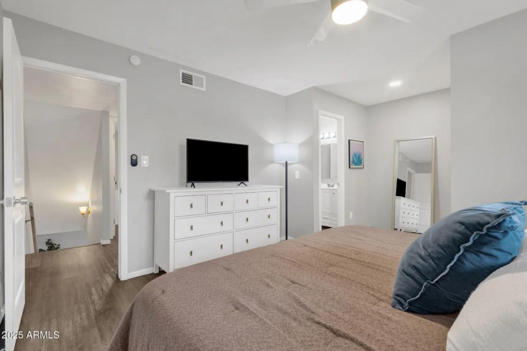 Real Estate Picture 14