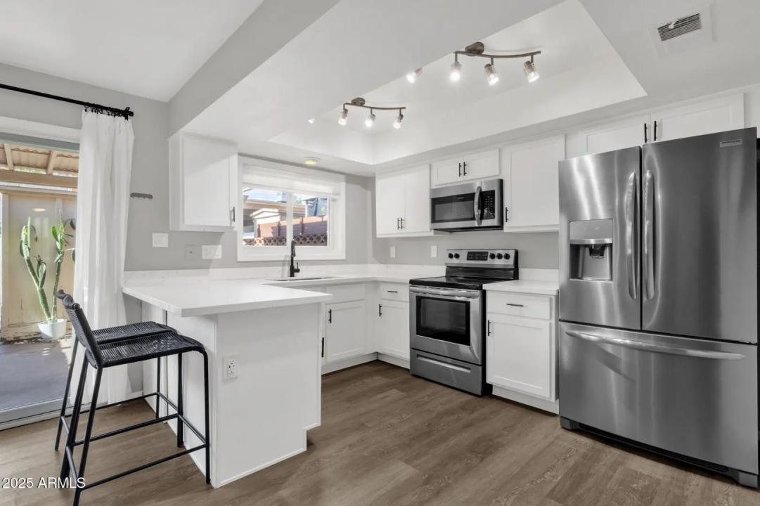 Real Estate Picture 7