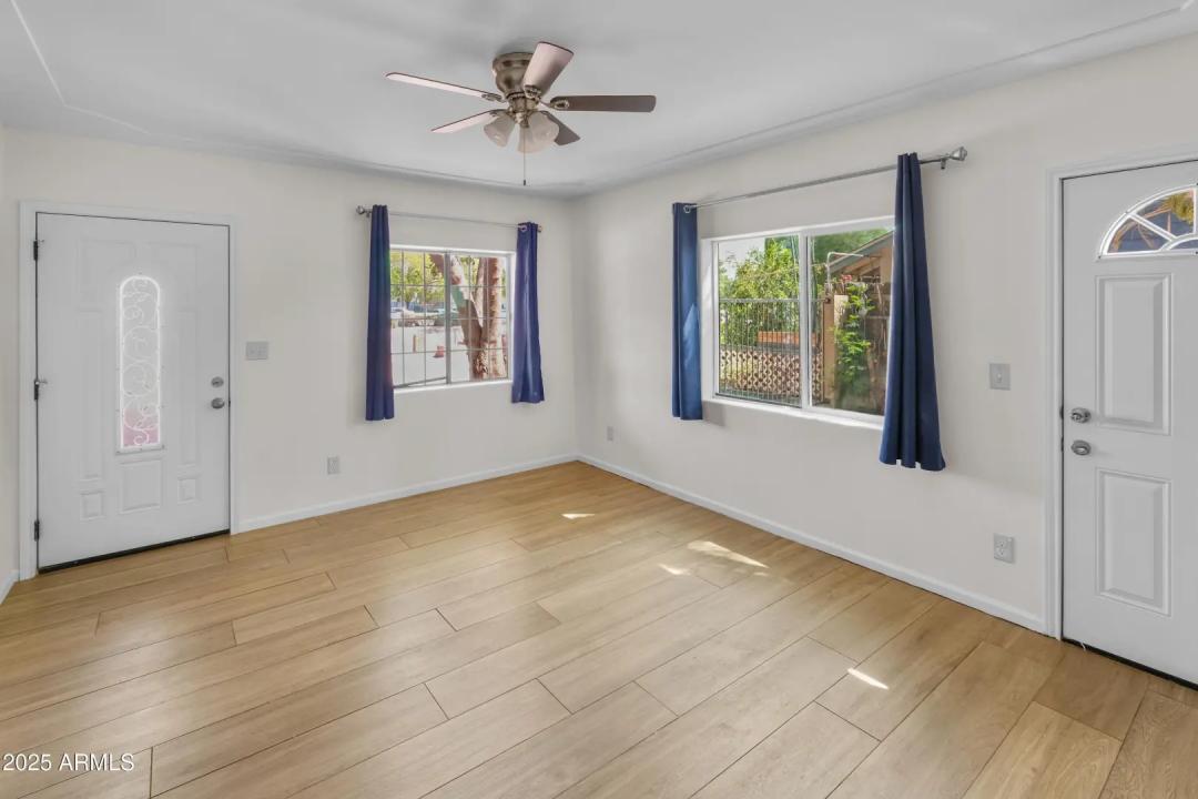 Real Estate Picture 4