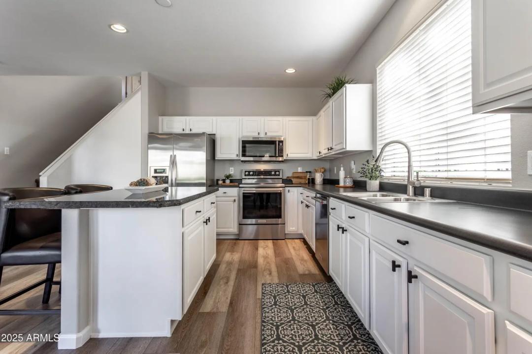 Real Estate Picture 11