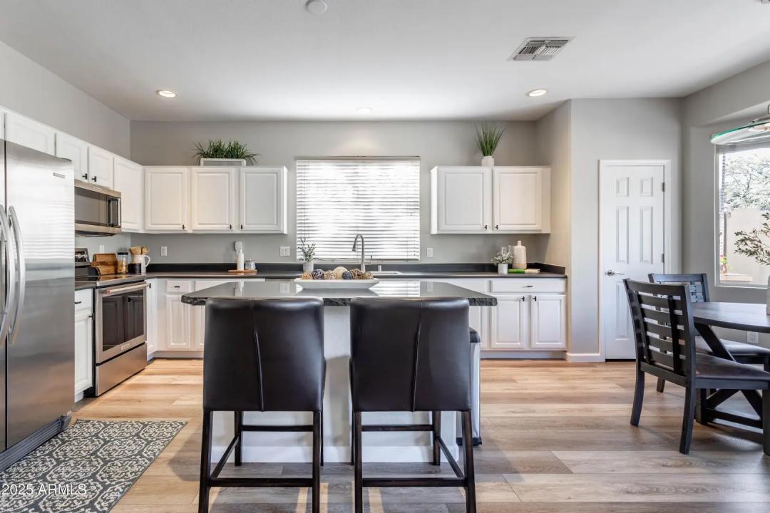 Real Estate Picture 9