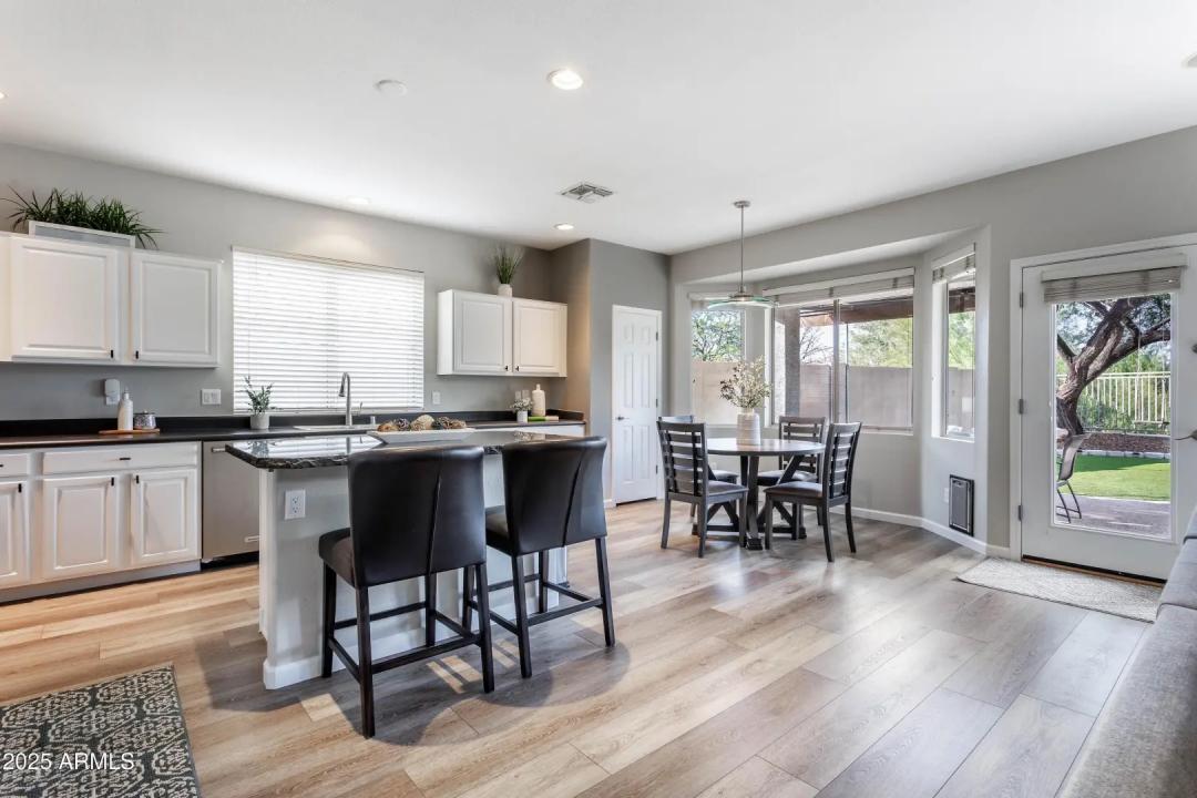 Real Estate Picture 8