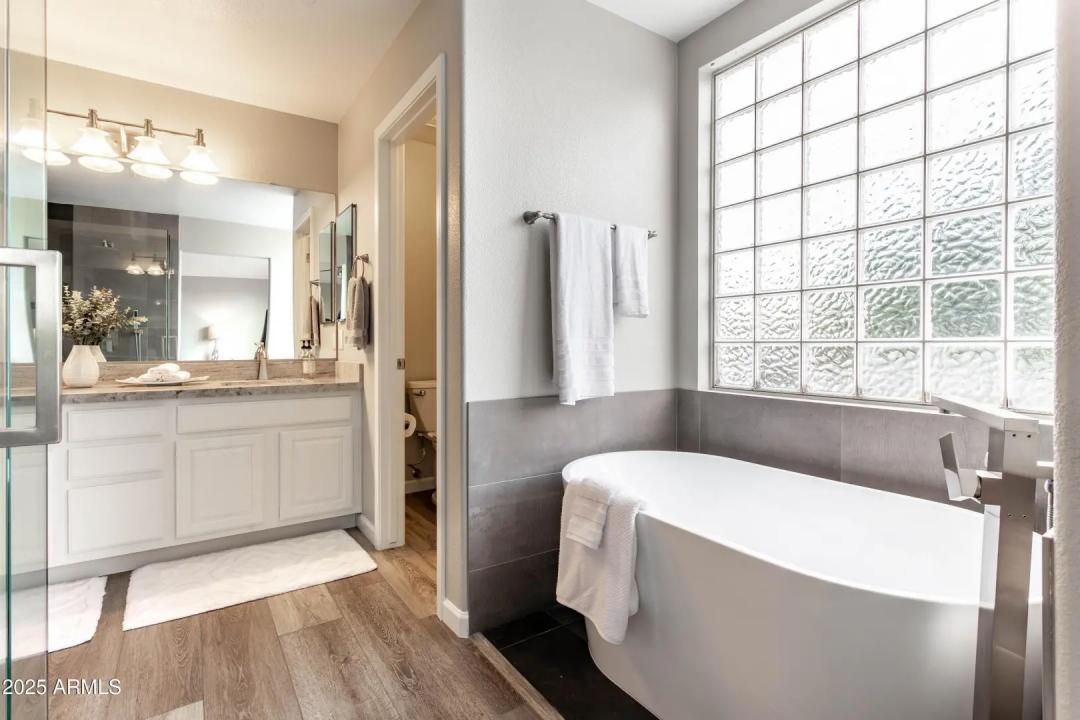 Real Estate Picture 25