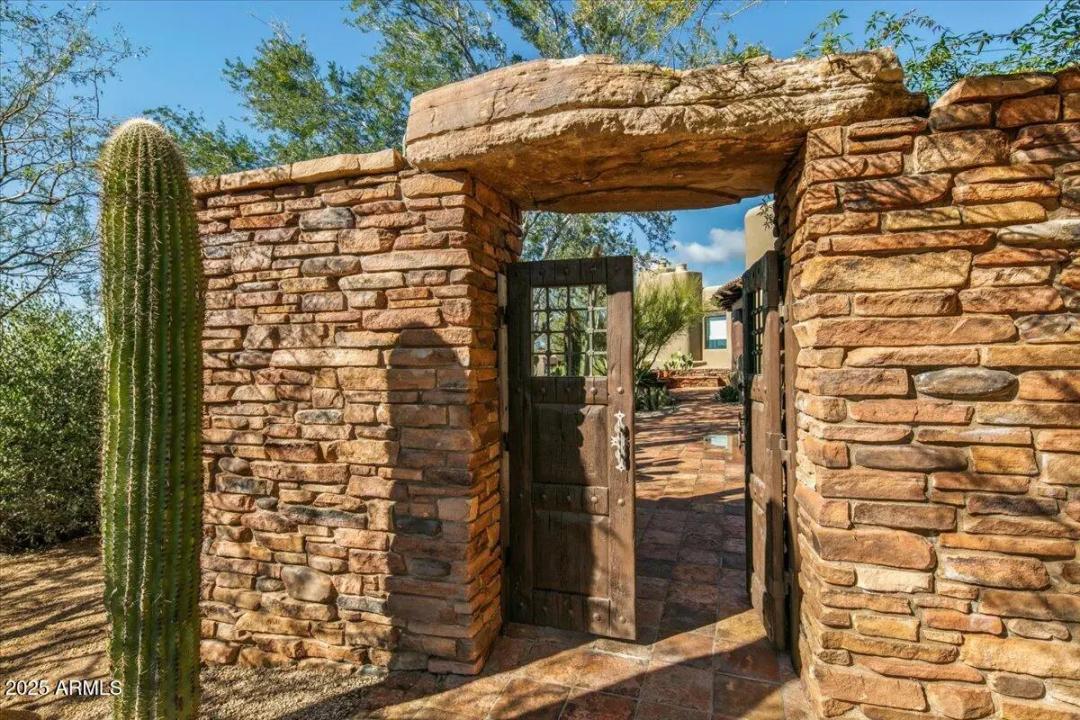 Real Estate Picture 3