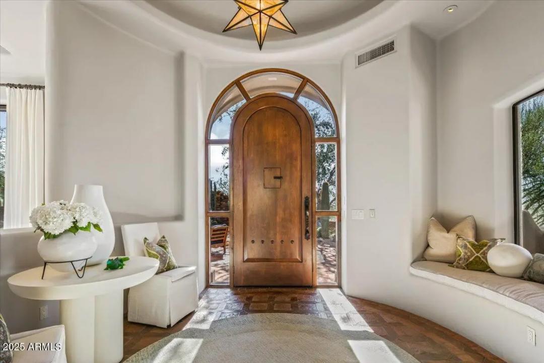 Real Estate Picture 10