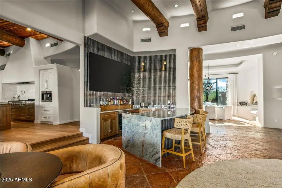 Real Estate Picture 16