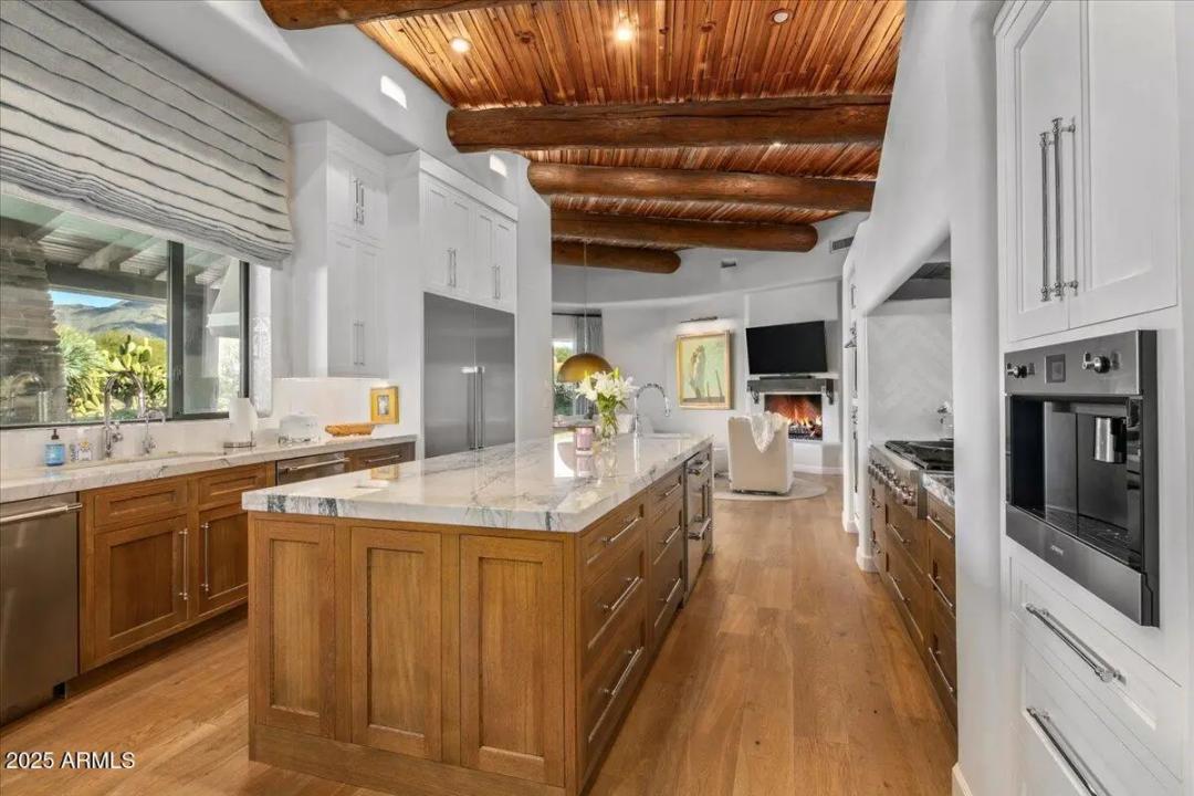 Real Estate Picture 24