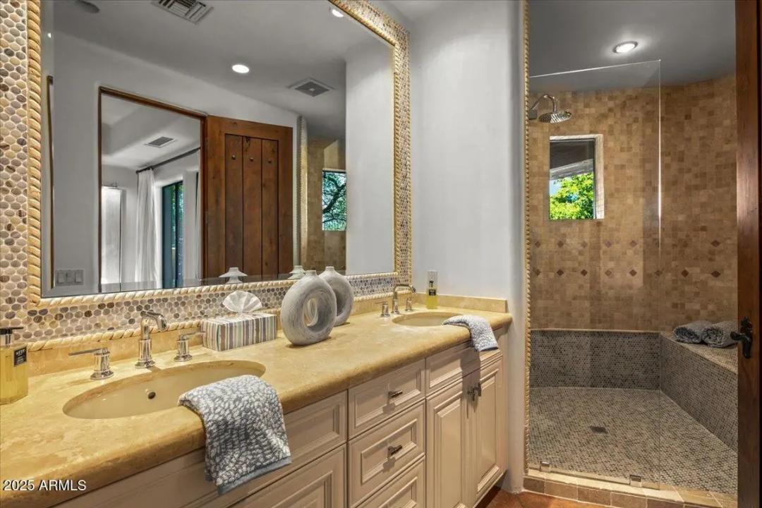 Real Estate Picture 43