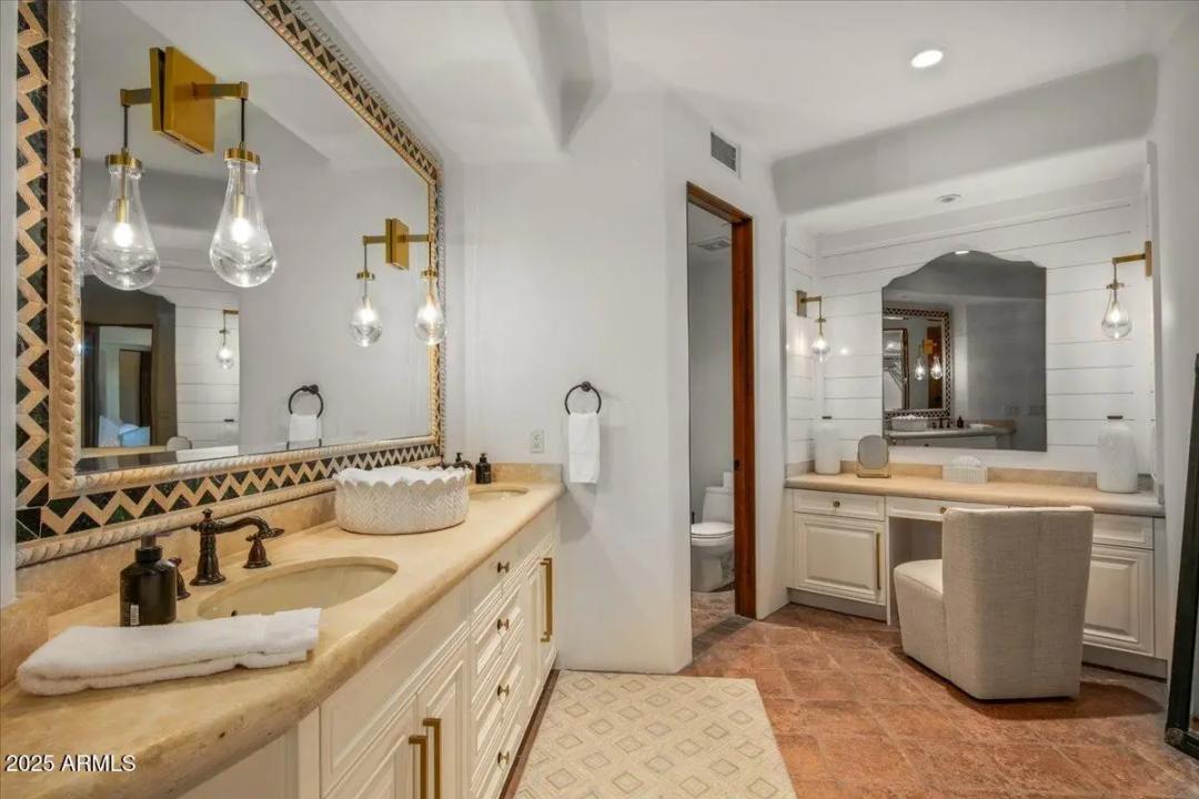 Real Estate Picture 50