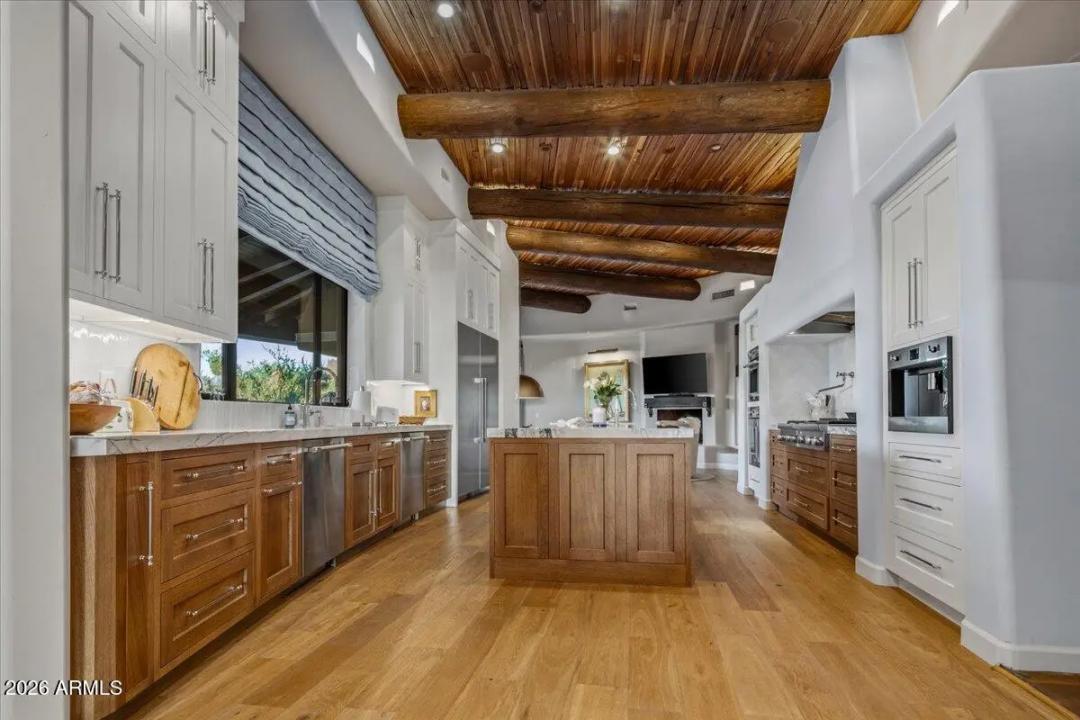 Real Estate Picture 18