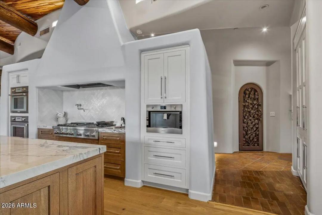 Real Estate Picture 19