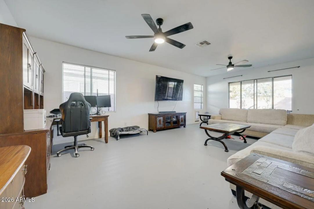 Real Estate Picture 3