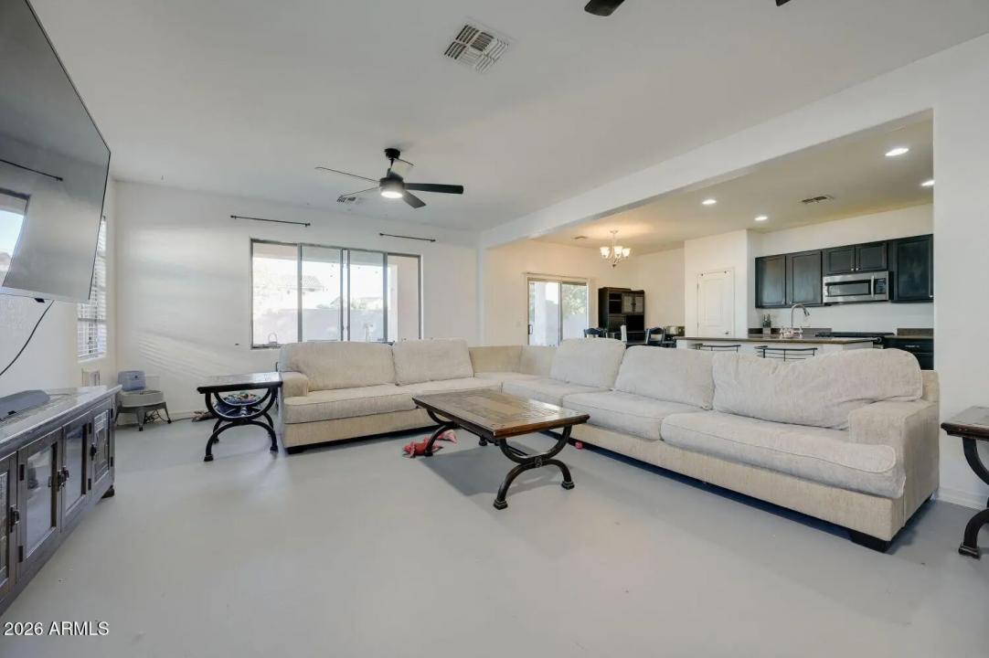 Real Estate Picture 4