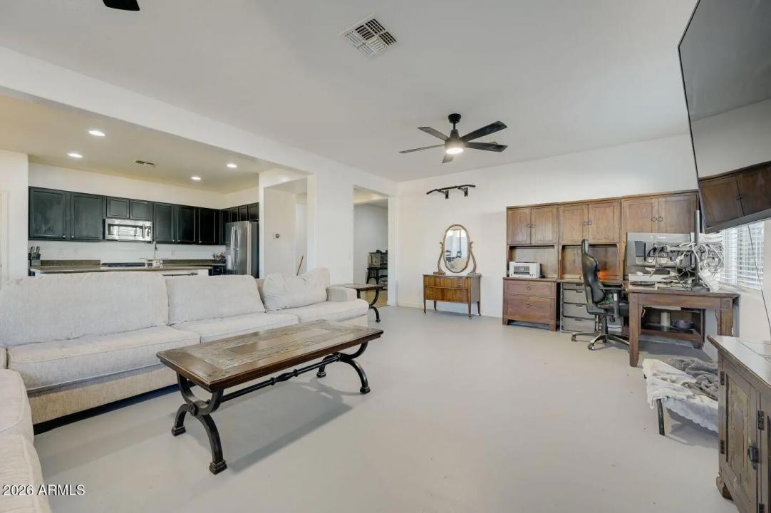 Real Estate Picture 5