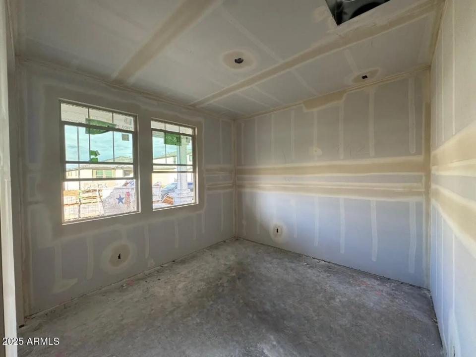 Real Estate Picture 4