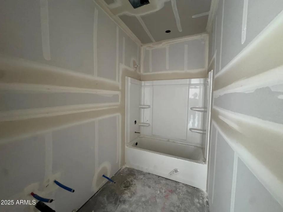 Real Estate Picture 5