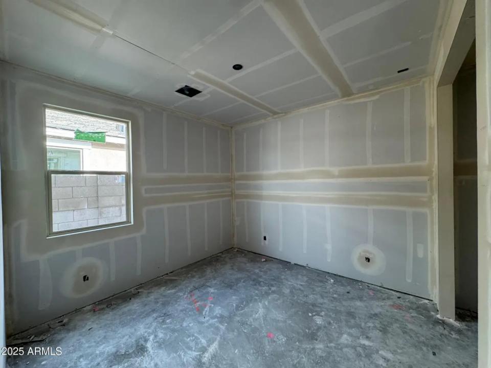 Real Estate Picture 7