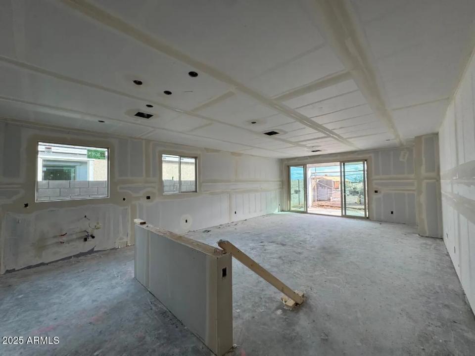 Real Estate Picture 8