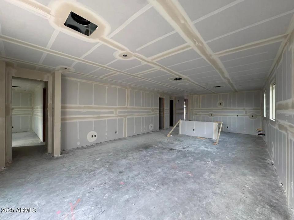 Real Estate Picture 9