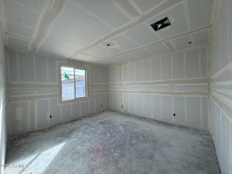 Real Estate Picture 10