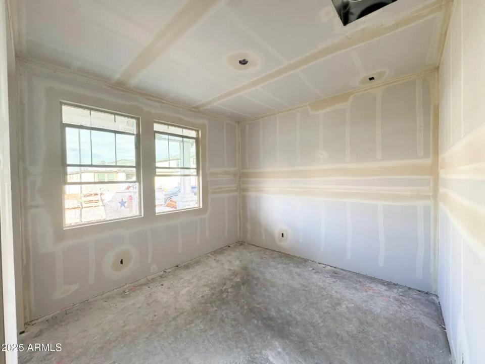 Real Estate Picture 4