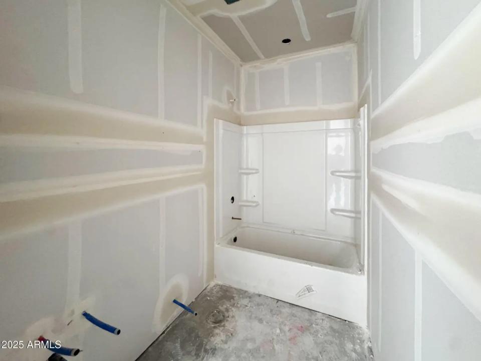 Real Estate Picture 5